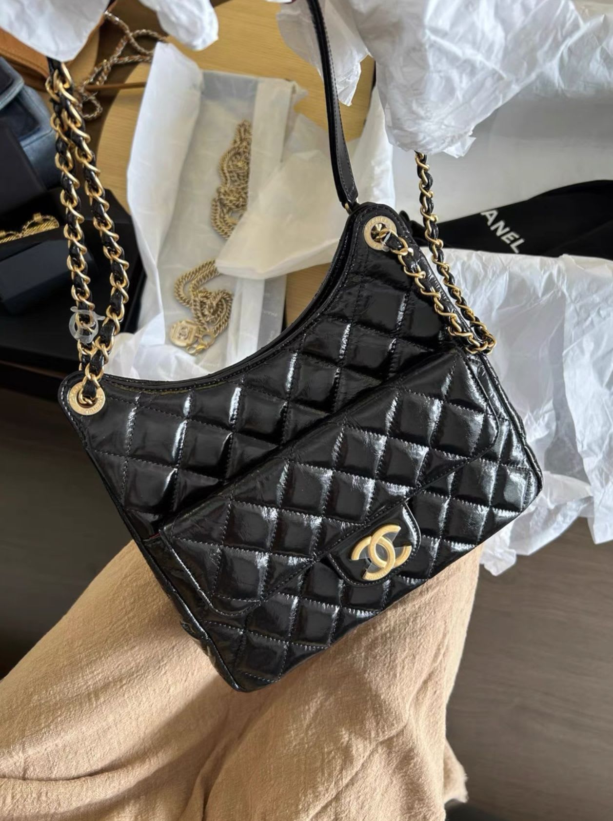 CHANEL 2023 medium CC hobo bag