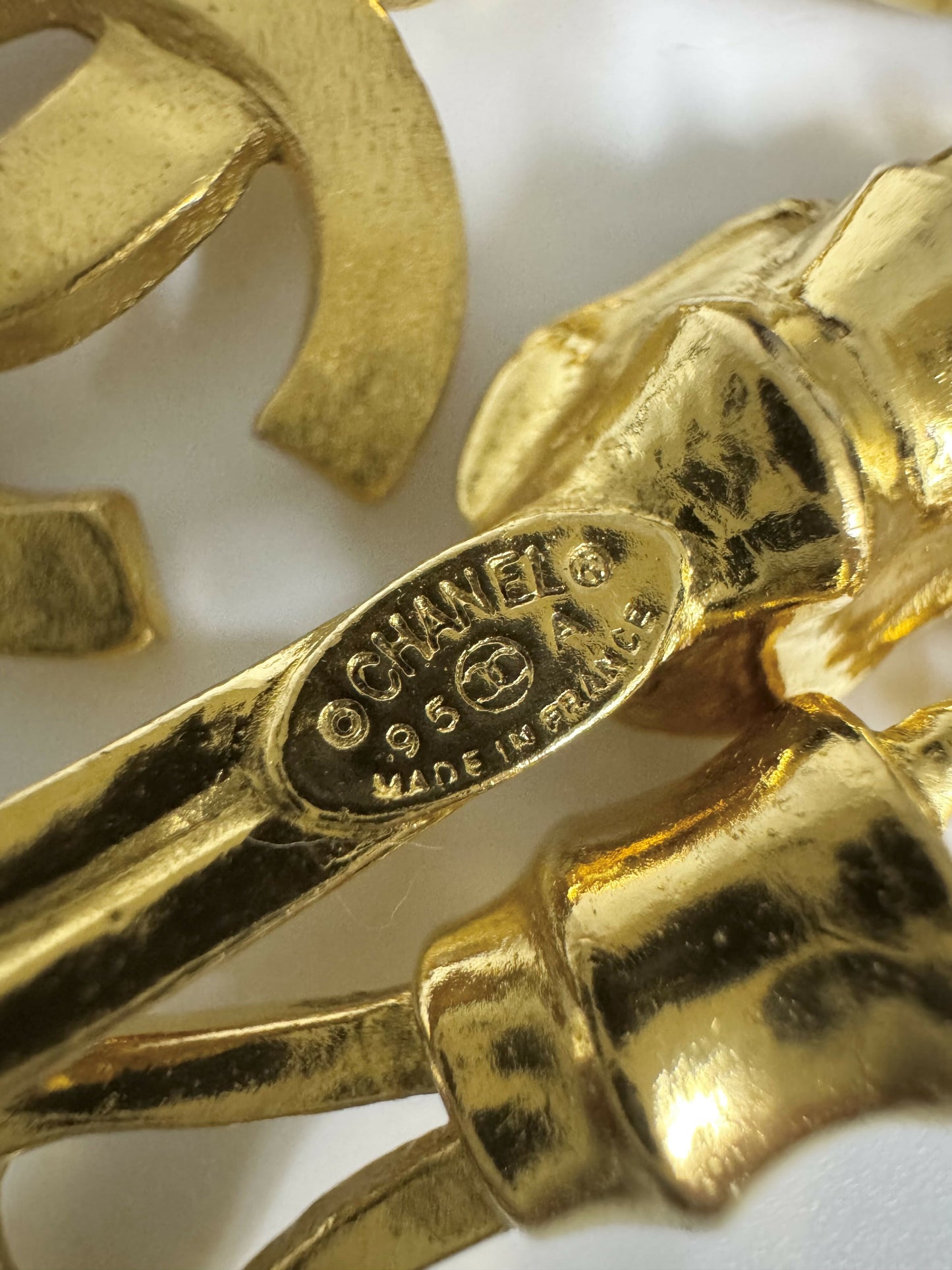 Chanel Vintage 95A Lapis Lazuli Marble Blue Oval Pendant Gold Plated Necklace