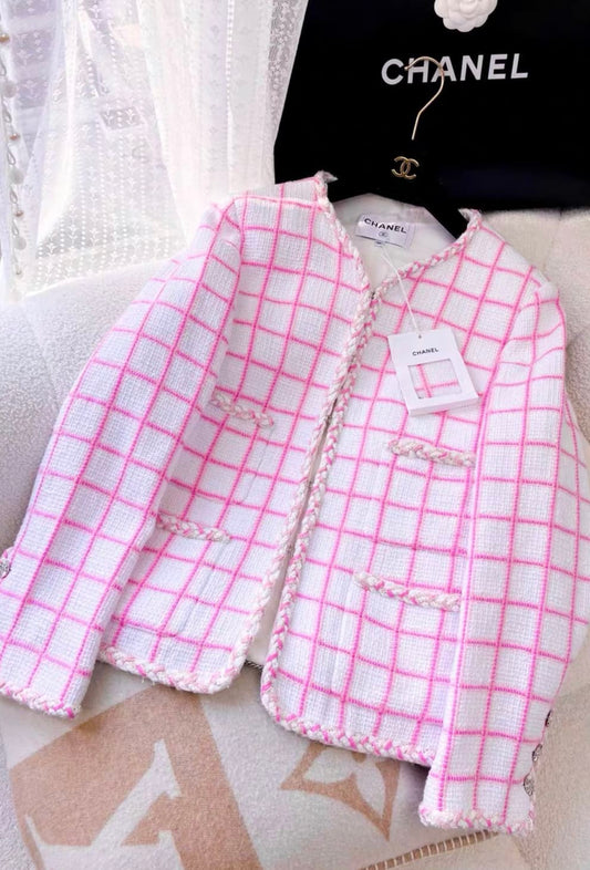 CHANEL Chanel 23C pink and white four-pocket jacket - 40 Jacket - Vintage fashion from Wararni