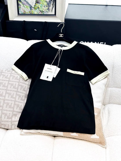 Chanel 25A black and off-white T-shirt