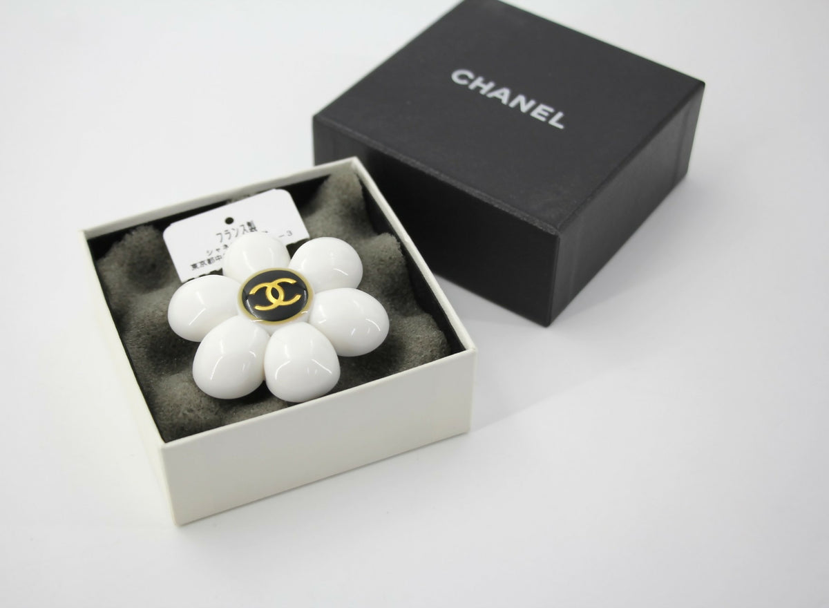 Chanel 96P Resin White Six-Petal Flower Brooch