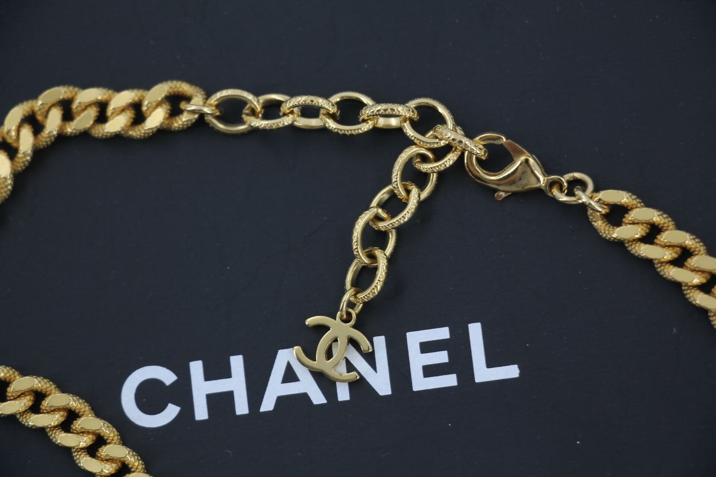 Chanel F22A Metal Rhinestone CC Gold Chunky Chain Short Necklace