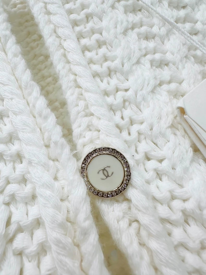 Chanel 26C white knit cardigan, F40