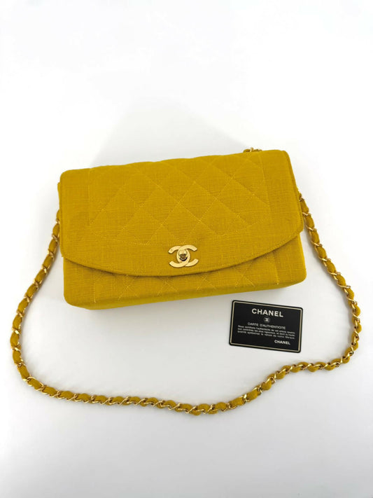 Chanel Vintage 91-94 Linen Matelassé 25 Yellow Small Shoulder Bag
