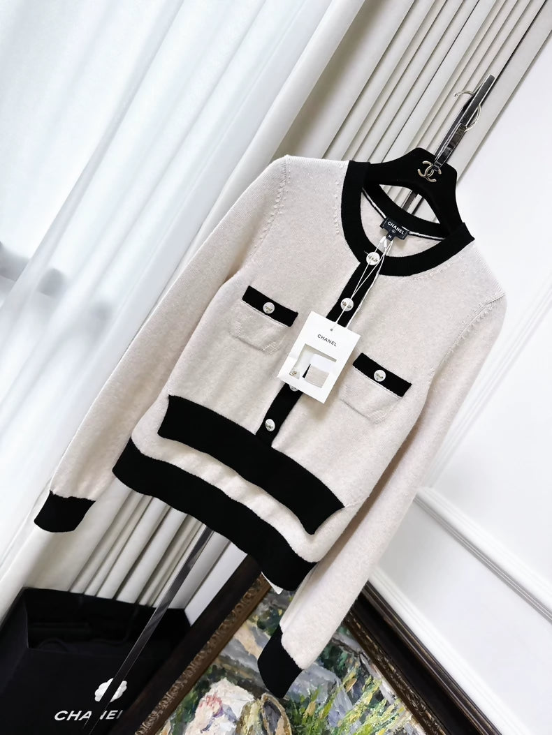 Chanel 25K beige and black color-blocked knit top