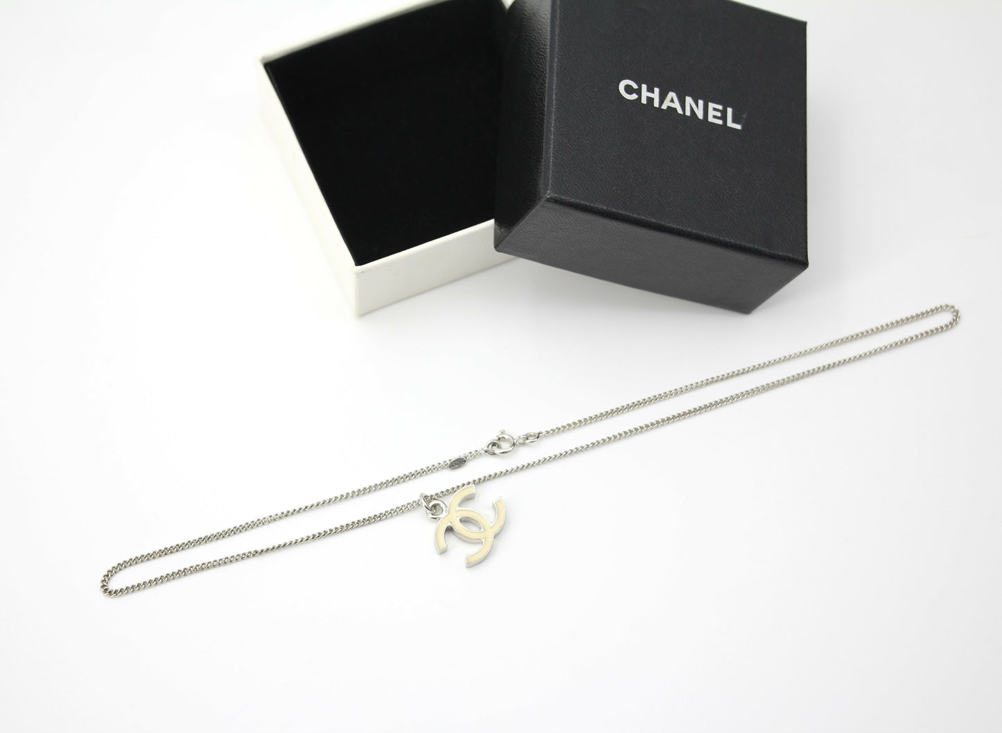 Chanel Vintage 07V Enamel Classic White CC Light Gold Necklace