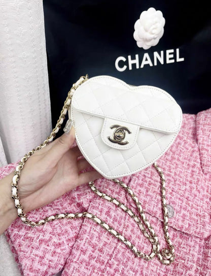 CHANEL Chanel 22S white small heart bag - Small Mini Bag - Used fashion item from Wararni