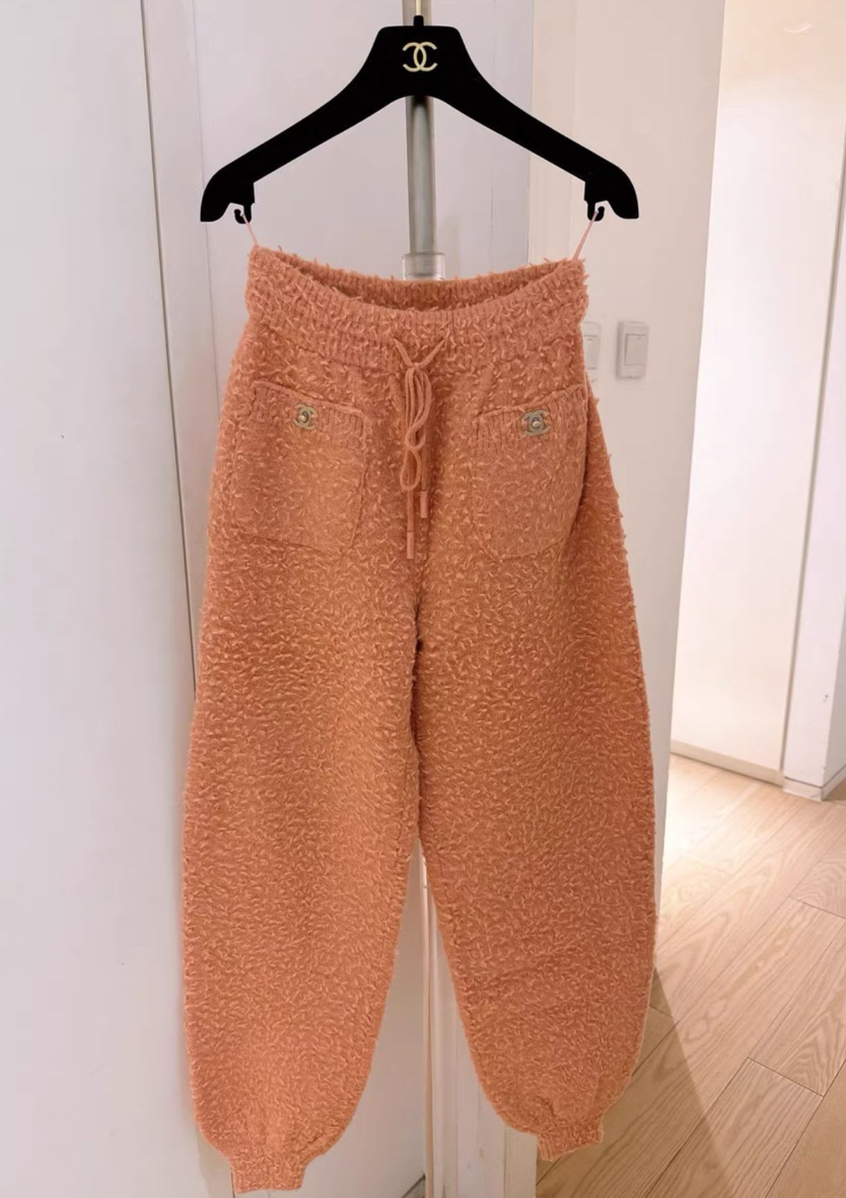 CHANEL Chanel 21 sweatpants - 36 Pants - Secondhand luxury from Wararni