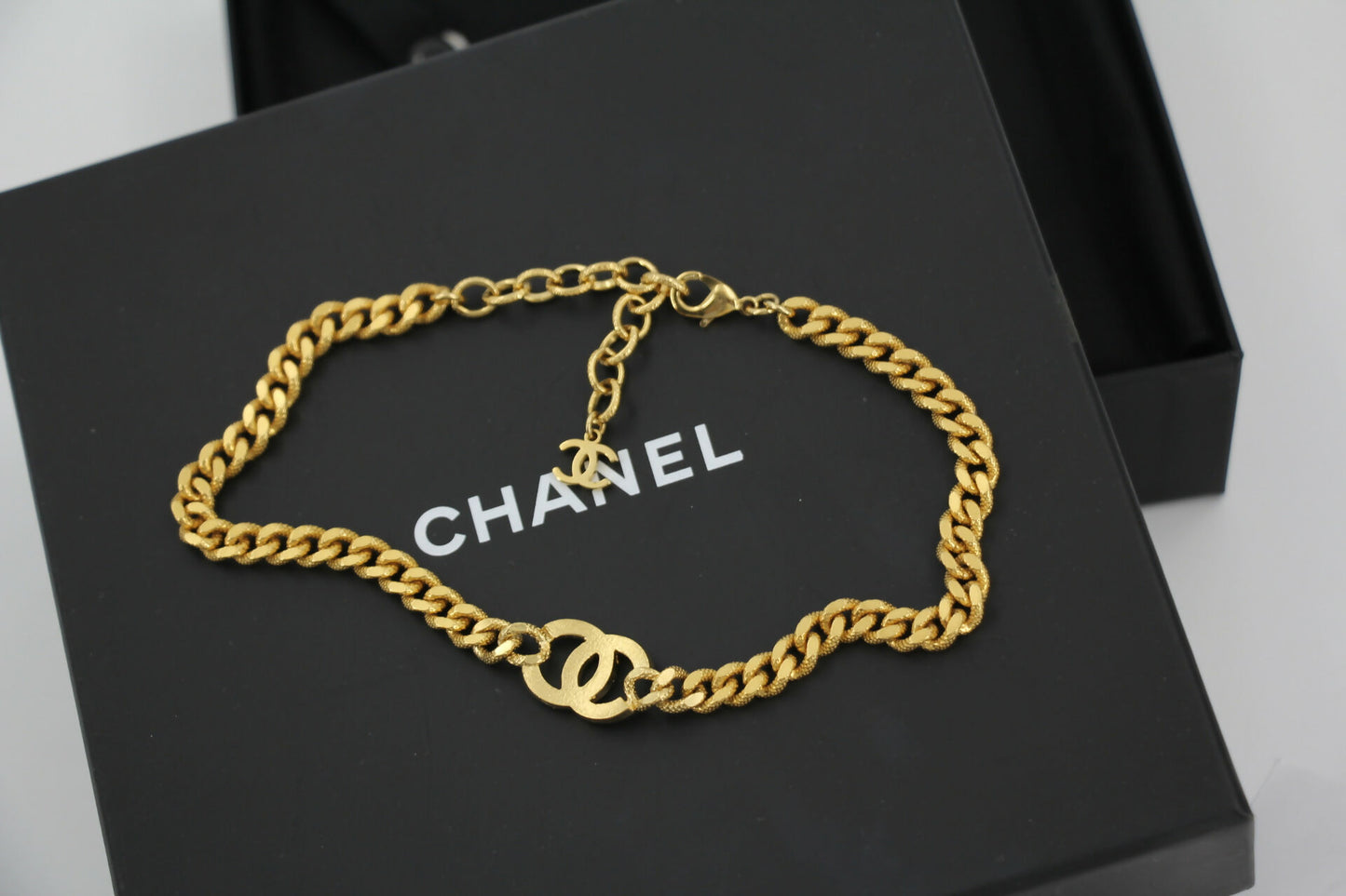 Chanel F22A Metal Rhinestone CC Gold Chunky Chain Short Necklace