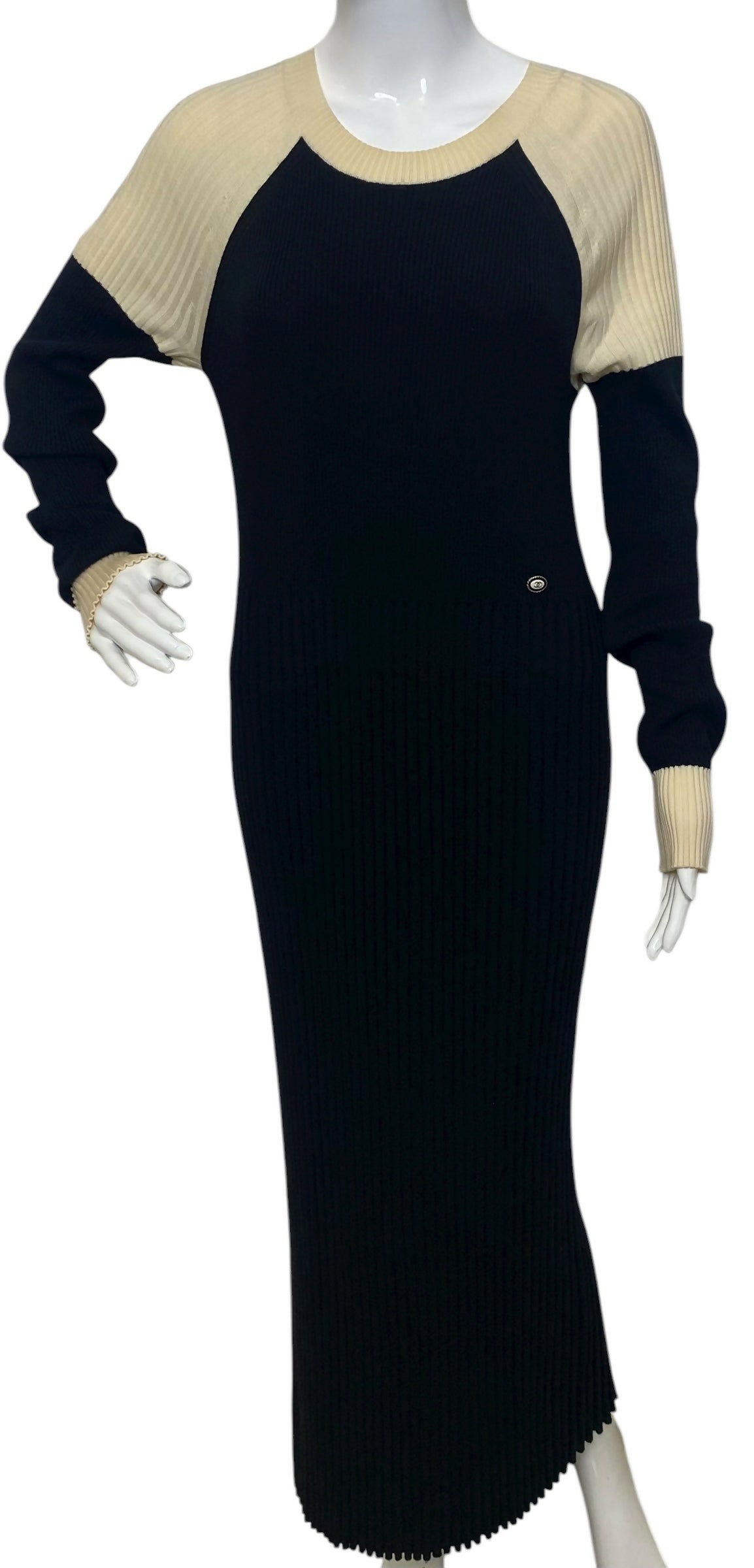 CHANEL 2019 MAXI BLACK CREAM RIBBED WOOL KNIT DRESS FR 44