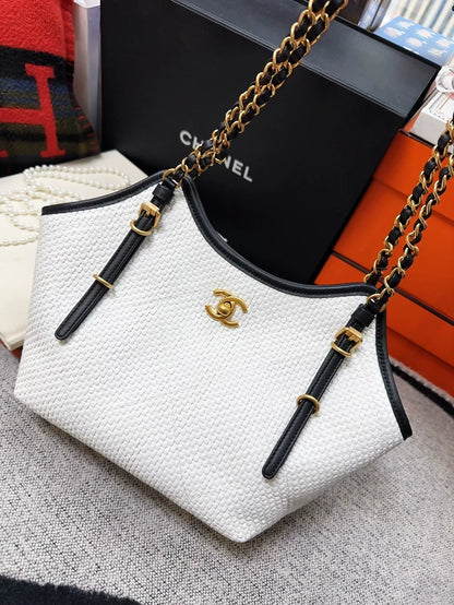 Chanel 26C tote bag in white woven rattan, small mode
