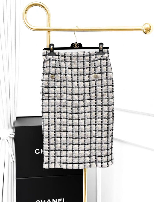 CHANEL Chanel 22AW black and white plaid tweed Skirt - 34 Skirt - Secondhand luxury from Wararni