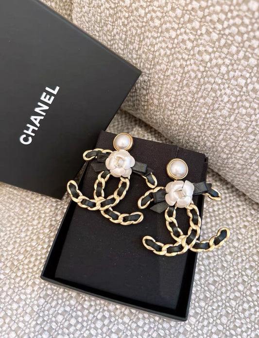 CHANEL Chanel Black Bow With Camellia Round Earrings - Earrings Fashion Jewellery - Secondhand luxury from Wararni