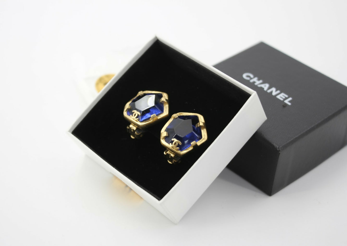 Chanel 01A Gripoix Blue Gold-Plated Clip-on Earrings