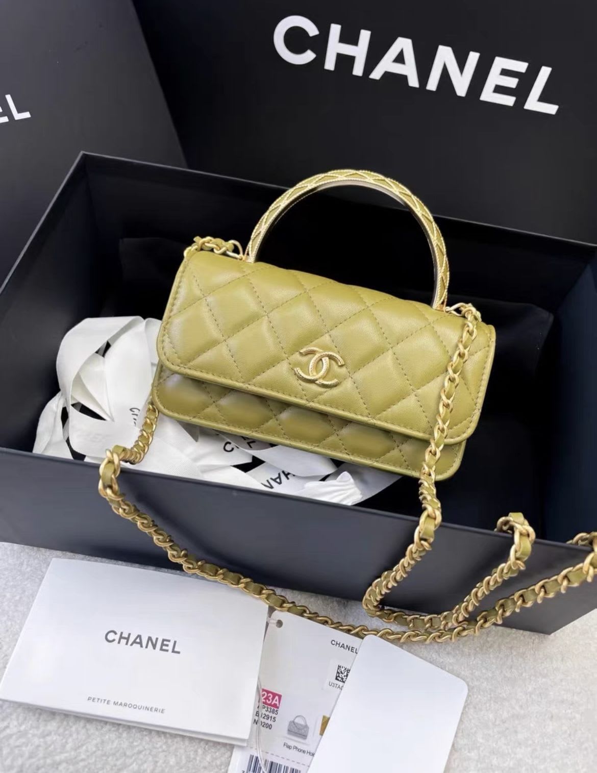 CHANEL Chanel 23 bag - Small Crossbody Bag - Vintage fashion from Wararni