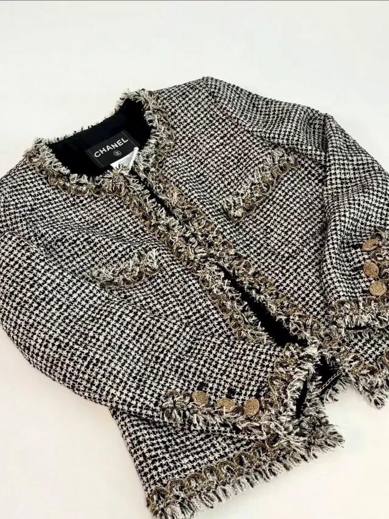 Chanel 10C black and Gold tweed Jacket