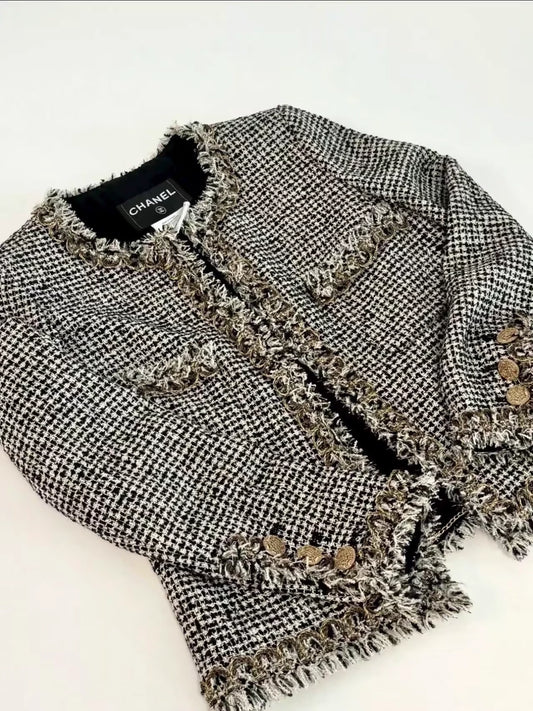 Chanel 10C black and Gold tweed Jacket