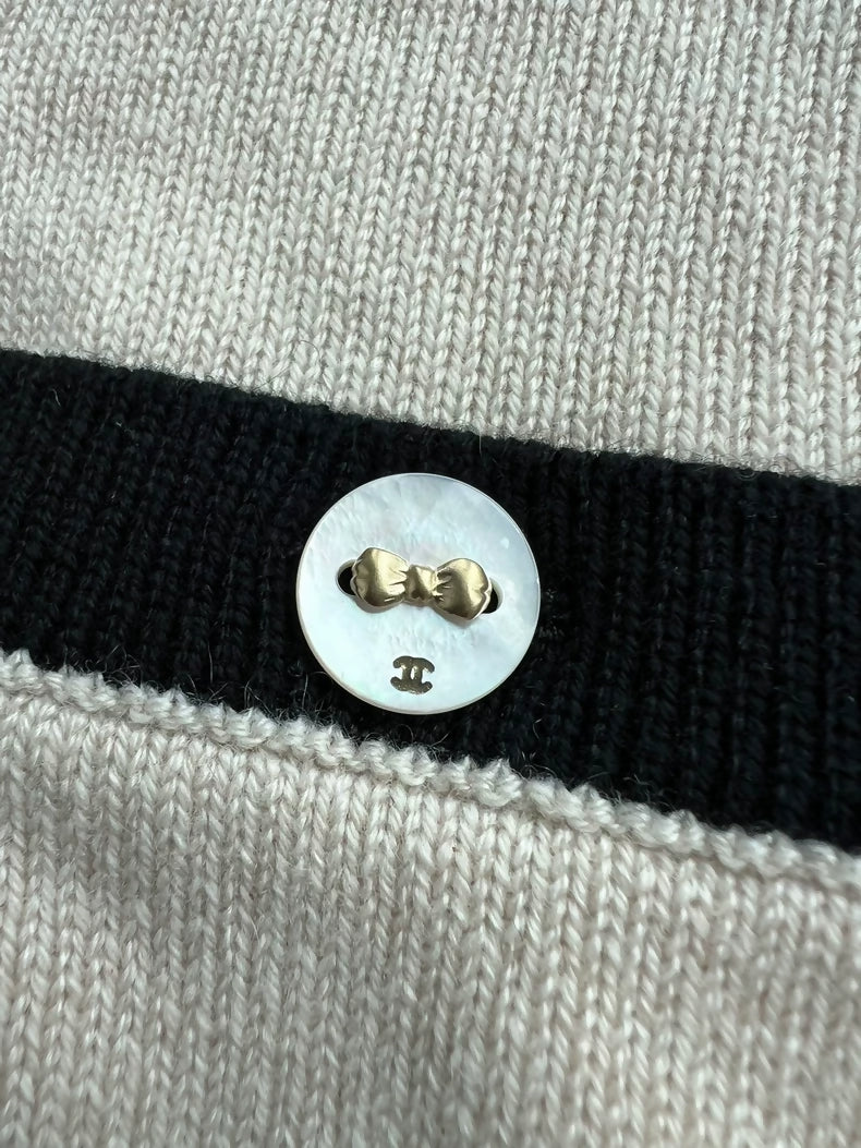Chanel 25k beige sweater