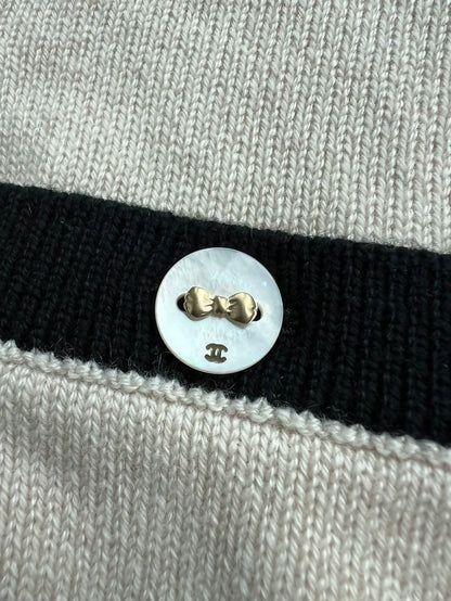 Chanel 25k beige sweater