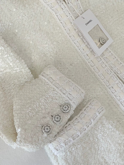 Chanel 22C White Sequined tweed Jacket