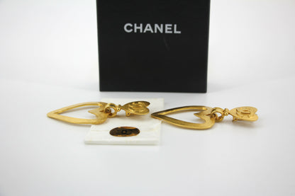 Chanel Vintage 95P Gold-Plated Matte Gold Heart-Shaped Pendant Clip-on Earrings