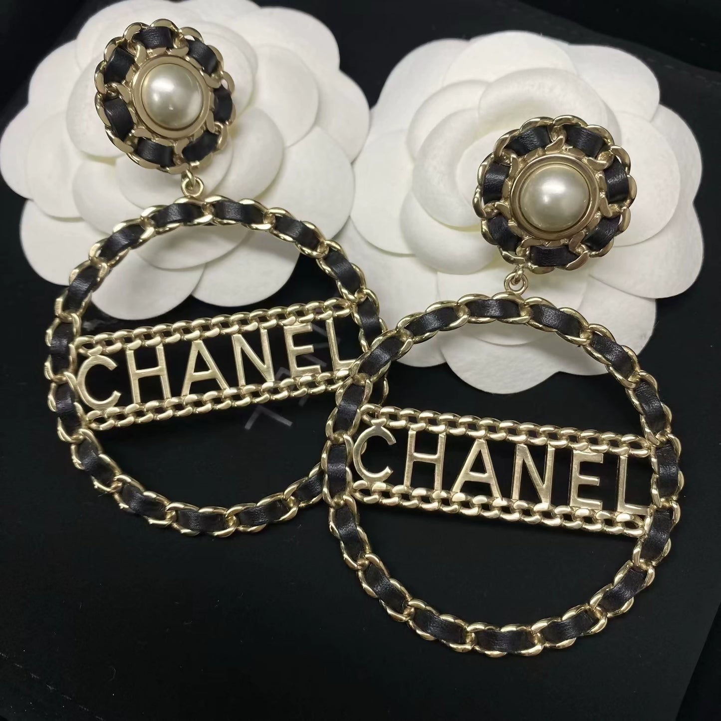 CHANEL 18B round chain pearl earring