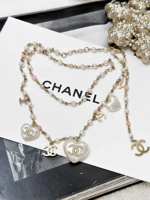 Chanel 21B Gold and pink heart-shaped pearl necklace/waist chain/sweater chain