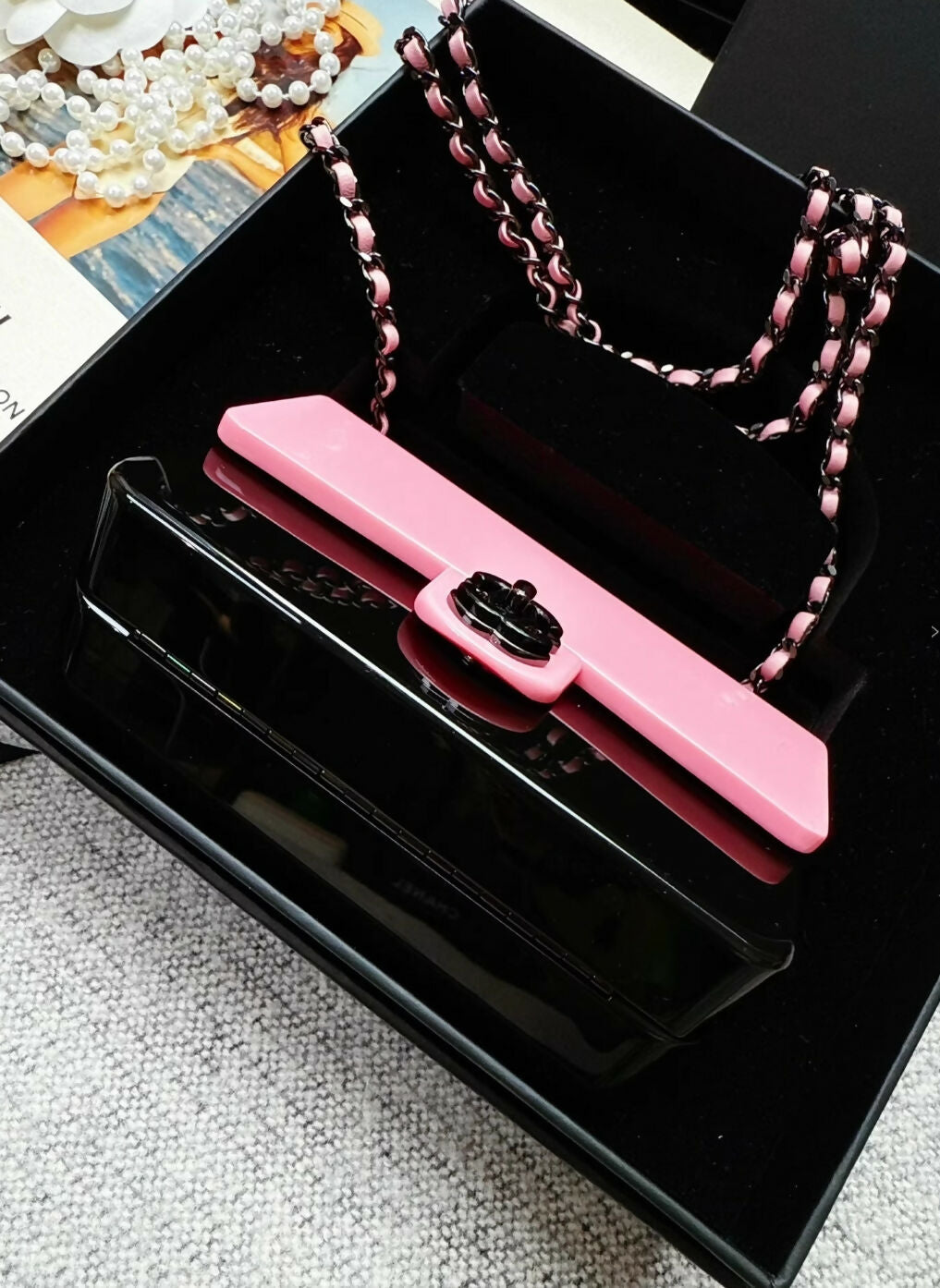 Chanel 21k pink & black mini acrylic small chain bag – Wararni.com