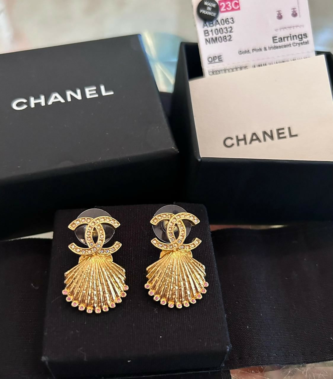 Change shell crystal earrings