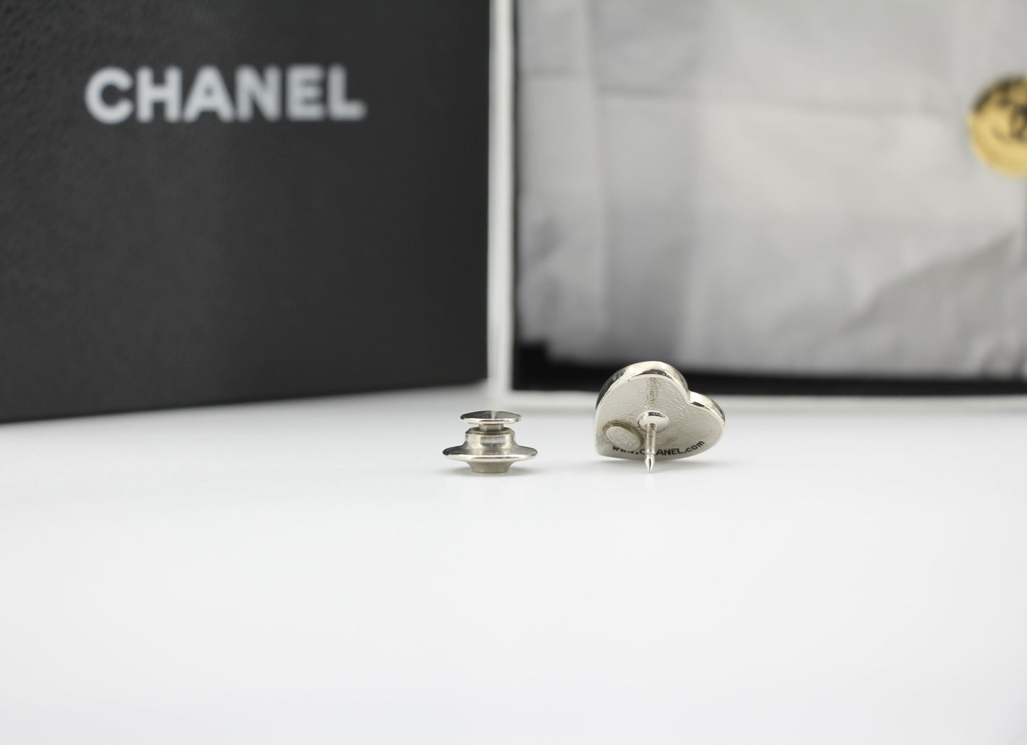 Chanel Vintage 03A Metal American Style Heart Brooch