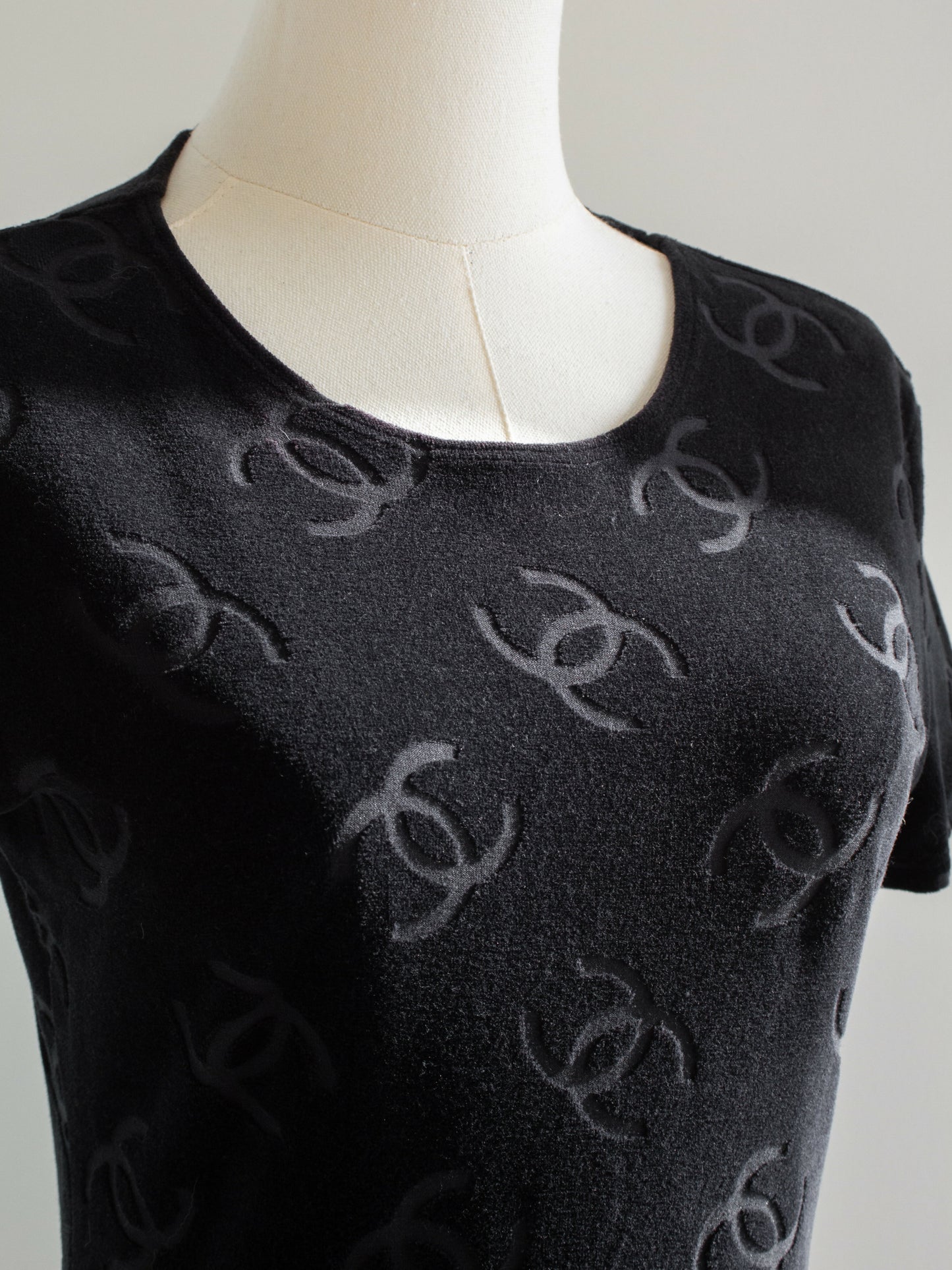 chanel vintage spring 1996 black logo cc velour 96p mini dress 4