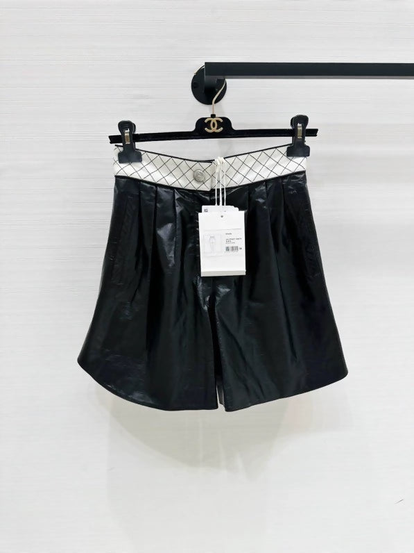 Chanel runway style black and white lambskin high-waisted shorts, F36