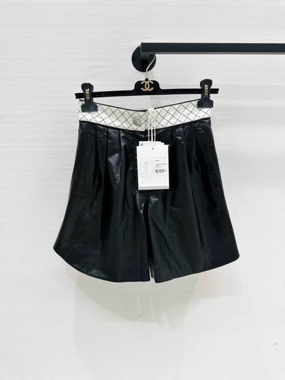 Chanel runway style black and white lambskin high-waisted shorts, F36