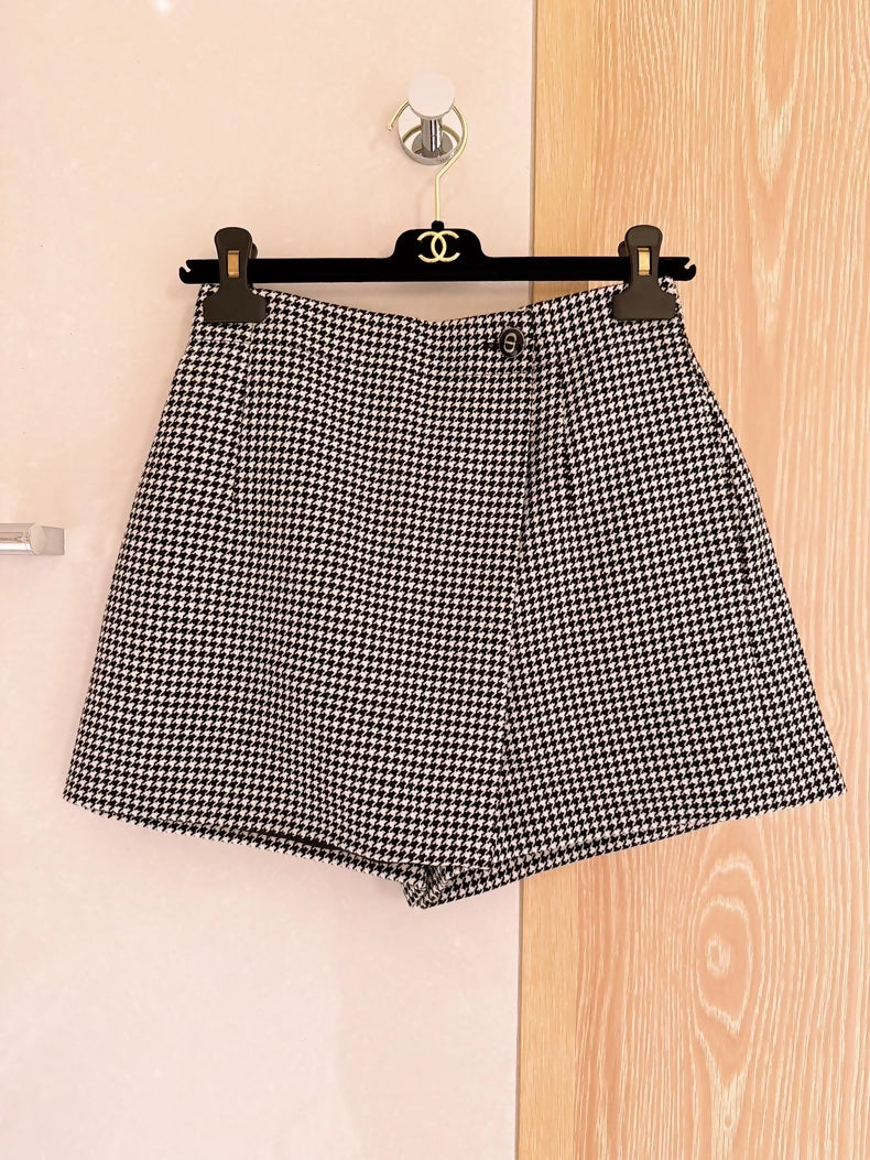 Christian Dior black and white houndstooth skirt-style shorts