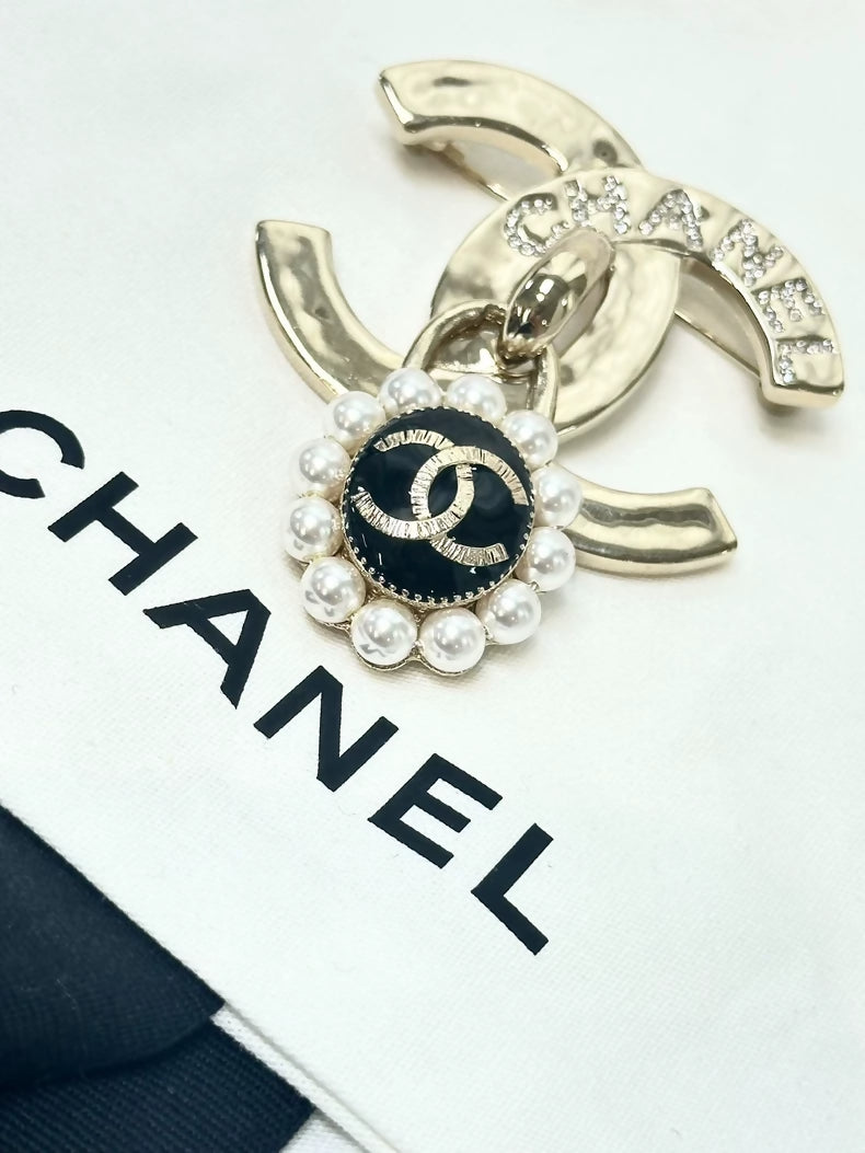 Chanel 21A Gold Double C Brooch