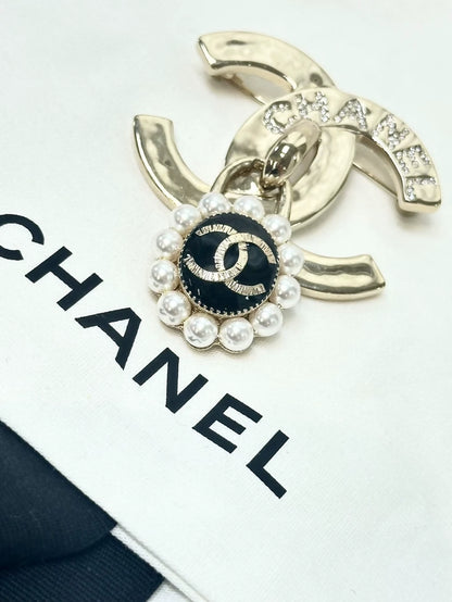 Chanel 21A Gold Double C Brooch