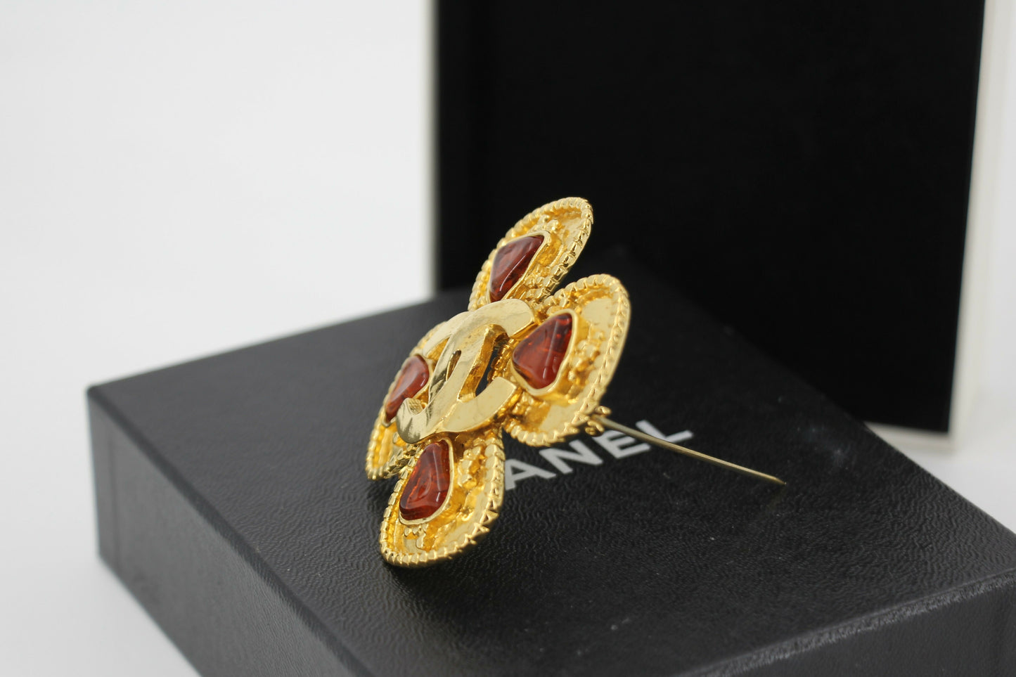 Chanel Vintage 96A Gripoix Orange Clover CC Brooch