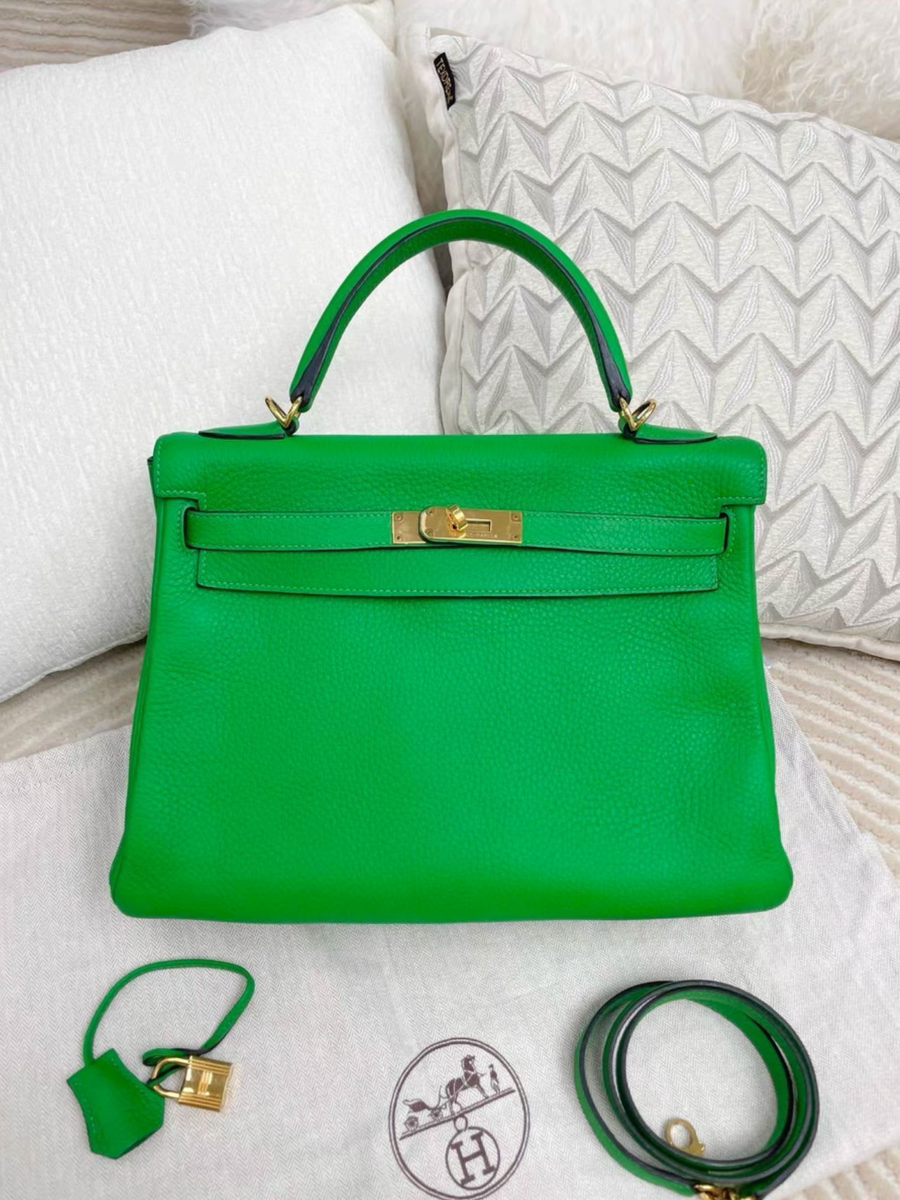 Hermès Hermes kelly 32 green gold togo leather Q engraved - One size Shoulder Bag - Secondhand luxury from Wararni