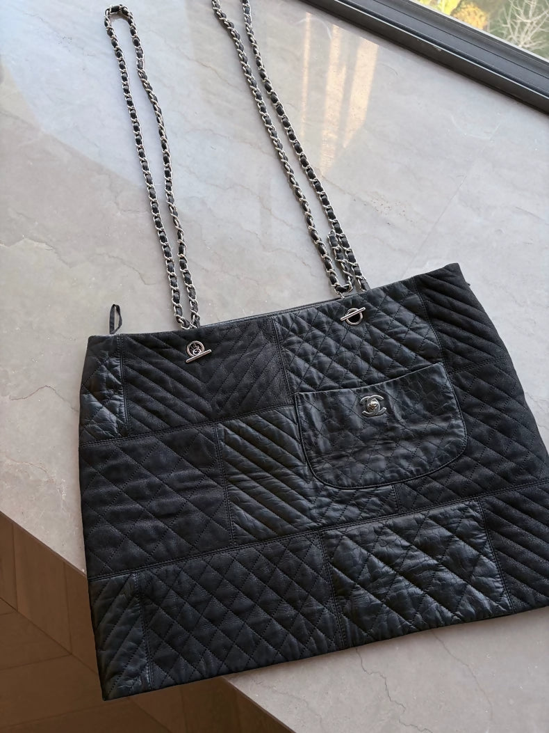Chanel 10A lambskin black leather mini skirt with detachable chain