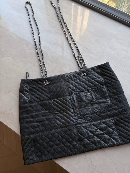 Chanel 10A lambskin black leather mini skirt with detachable chain
