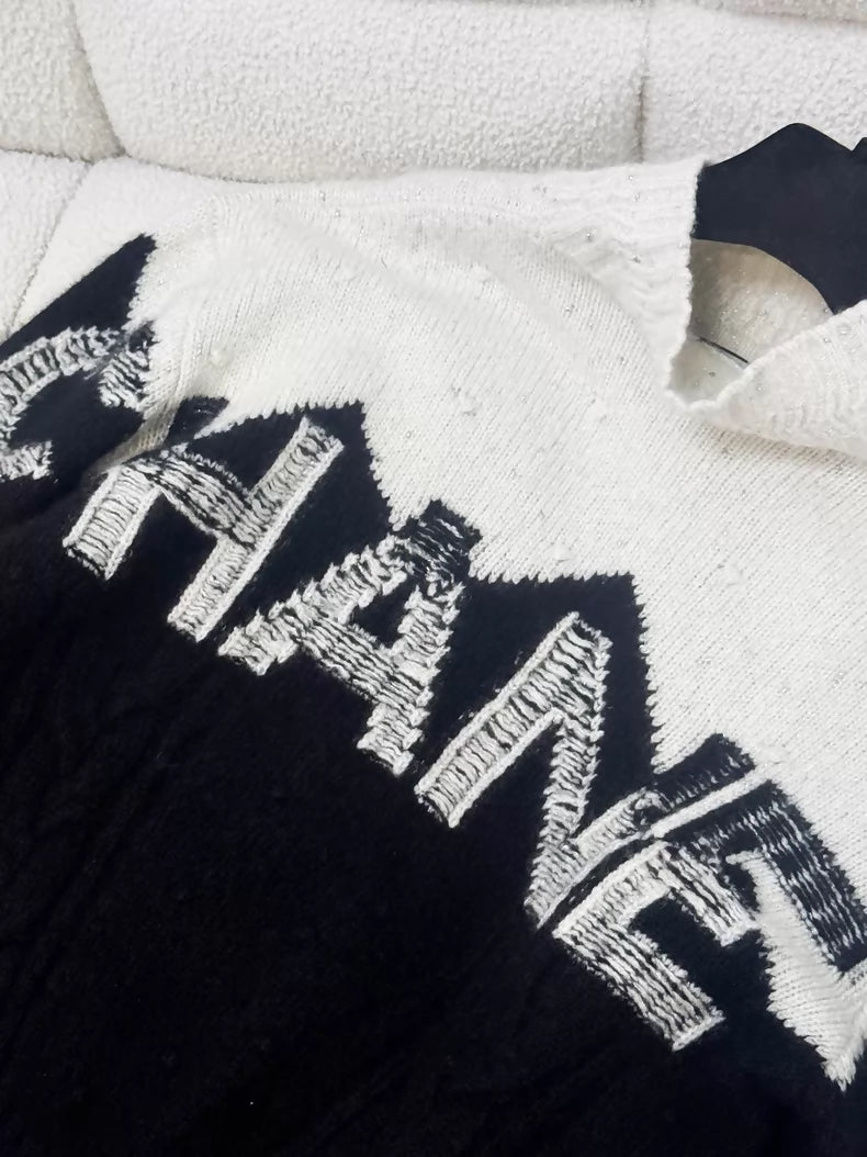 Chanel 21N black and white cashmere turtleneck sweater