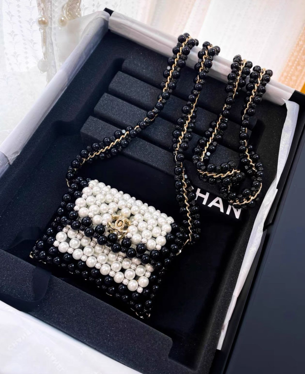 Chanel 22S Black & White Pearl Evening Bag – Wararni.com