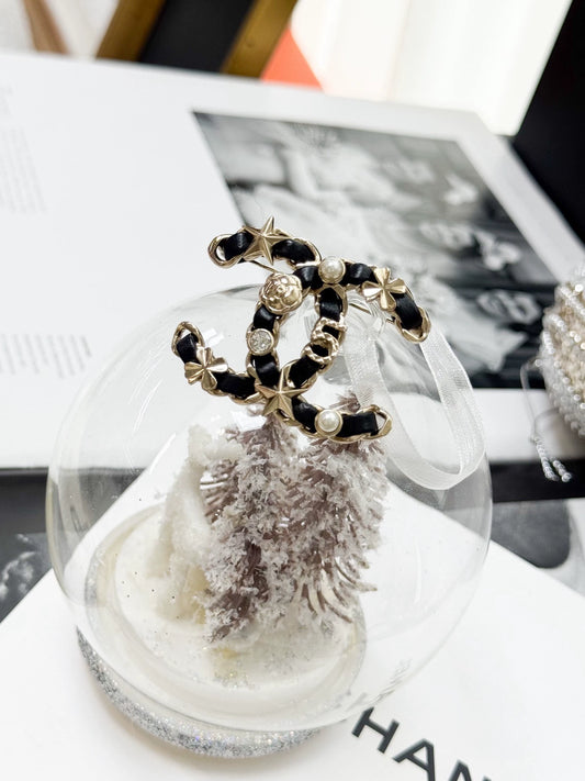 Chanel 20B Double C leather-threaded chain brooch