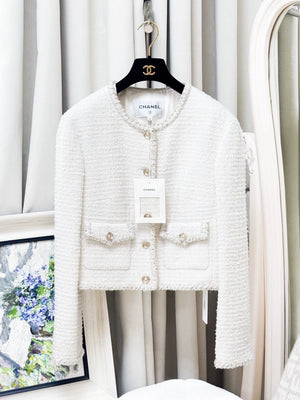 Chanel 25A white tweed jacket