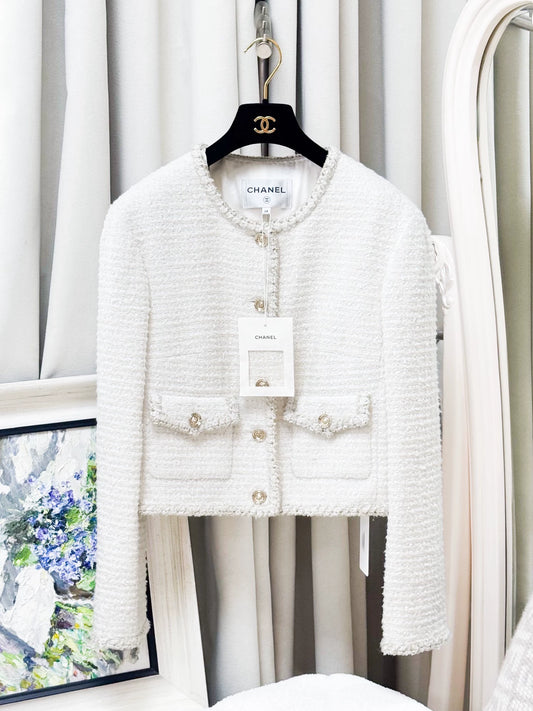 Chanel 25A white tweed jacket