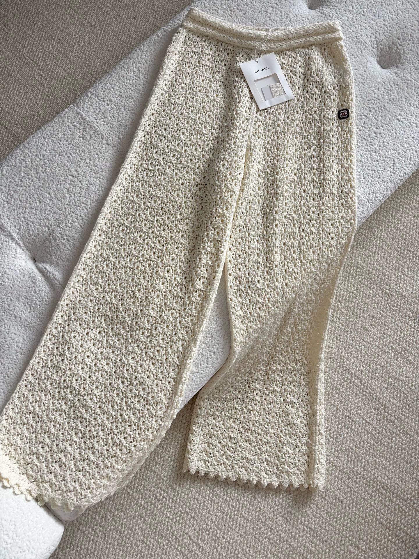 Chanel 26M Off-white Trousers