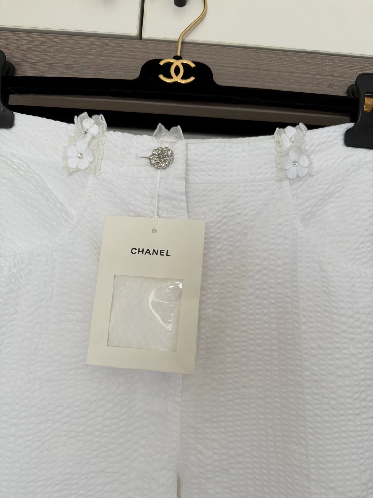 Chanel 26C floral belt white pants