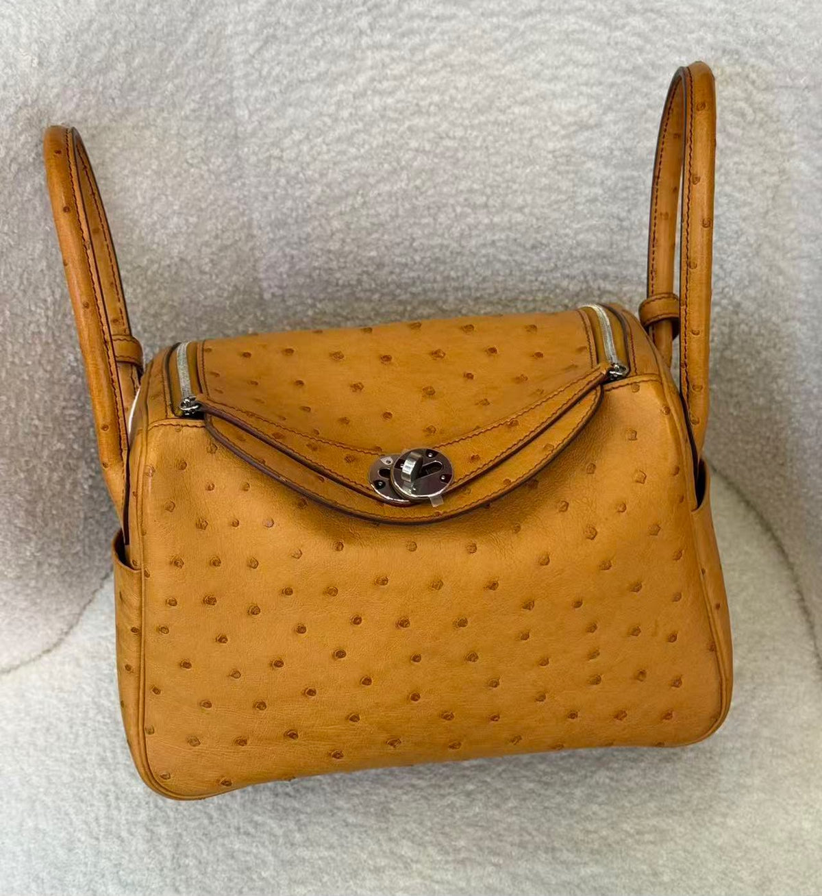 Hermes Lindy 26 tabac camel ostrich palladium hardware