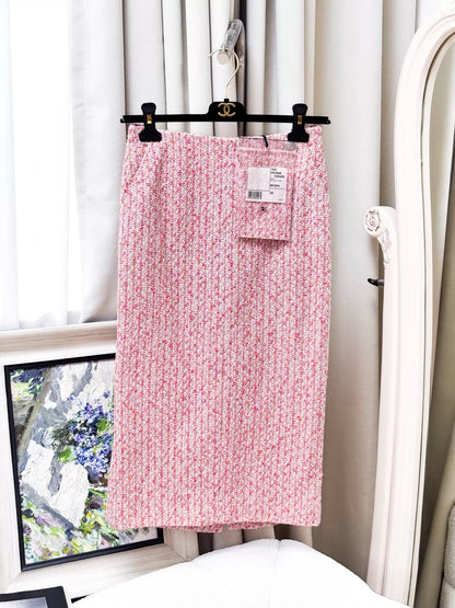 Chanel 16s pink mixed-color jacket and skirt