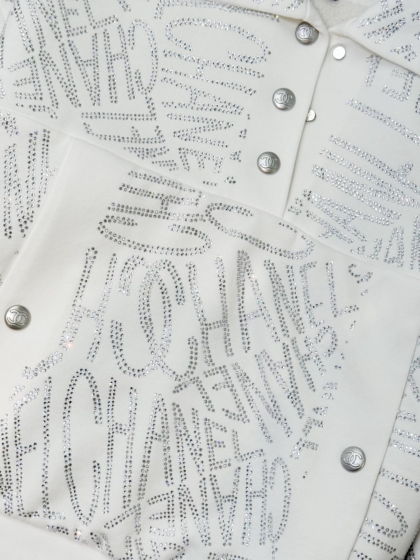Chanel 21N white pullover sweatshirt